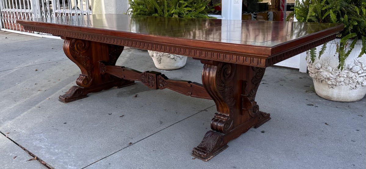 Antiques On Beverly Blvd Near The Grove Store... starts on 10/25/2023