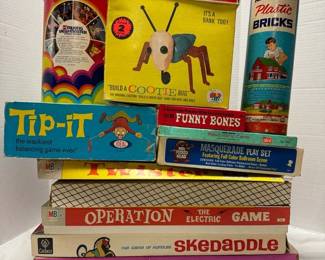 Childrens Games  Including 2 Giant Cooties