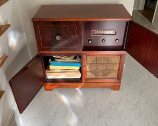 Emerson console Am/FM radio & phonograph 1940s
