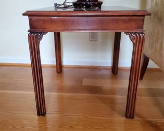 Henredon side table pair $150