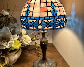 Tiffany Style-Stained Glass Table Lamp