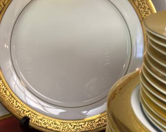 MUIRFIELD Magnificence 69 Piece China Set