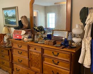 Mirrored Dresser in Bedroom Set