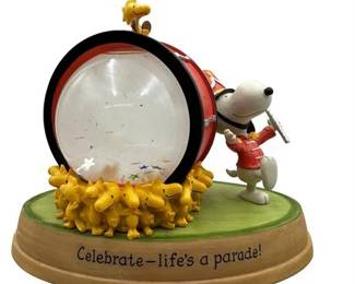 Lot 12 4 Bid(s)
Hallmark Celebrate a Life Parade Snow Globe