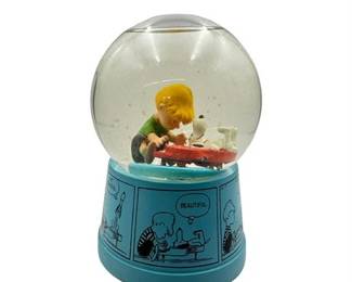 Lot 11 1 Bid(s)
Hallmark Snow Globe Schroeder and Snoopy