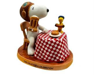 Lot 16 2 Bid(s)
Hallmark Peanuts Gallery "Here's To You!" Figure