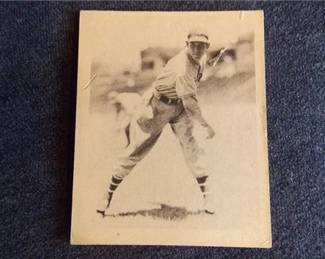 Lot k50 1 Bid(s)
1939 Play Ball #54 Harry Gumbert