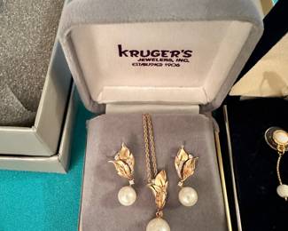 Krugers 14k real diamond with real pearl necklace and earring set