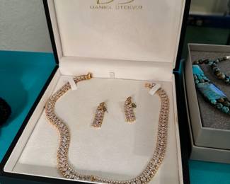 Necklace and earring set