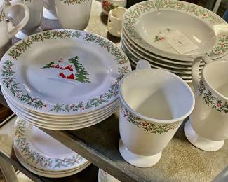 Christmas dinnerware, 6-place settings, plus extras
