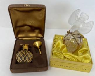 Vintage Nina Ricci L'Air Du Temps Glass & Gold Tone Bottles
