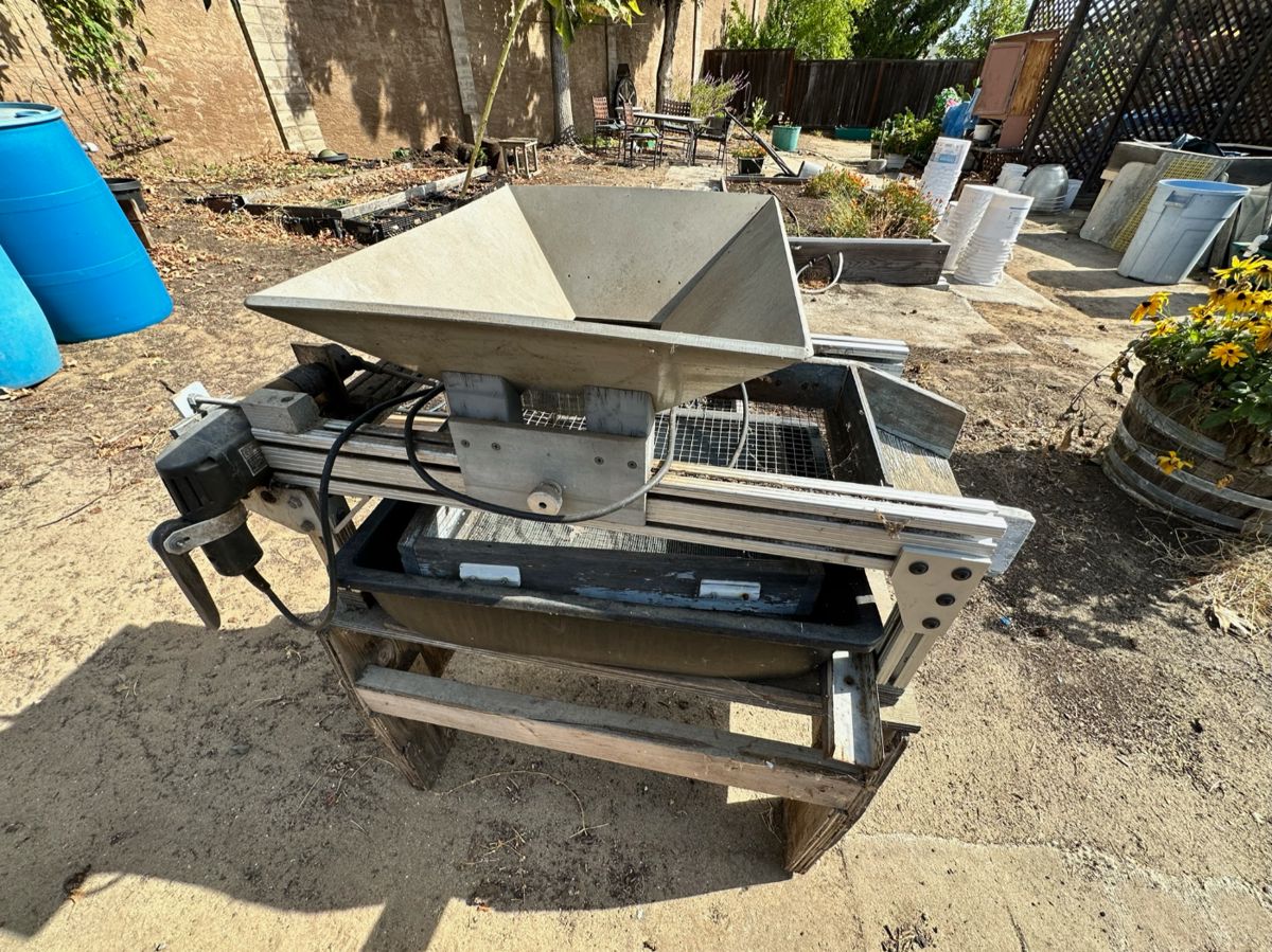 GRANDSON’S VINTAGE OAKLEY ESTATE SALE FEATURING... starts on 10/28/2023