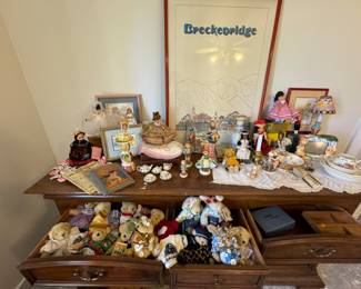 Large Muffy Vanderbear collection 