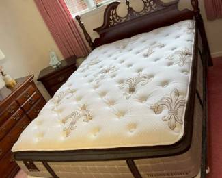 16 VaughanBassett Queen Bed Framemin