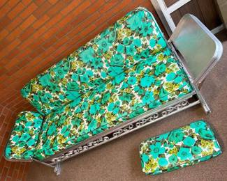 16 Vintage Aluminum Glide Sofamin