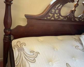16 VaughanBassett Queen Headboard Detailmin