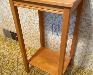 16 2Tier Wood Accent Tablemin