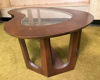 16 MCM Bassett Walnut Kidney Bean Coffee Table Detailmin