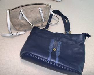  Classic Coach Purse with Cross Body Strap 