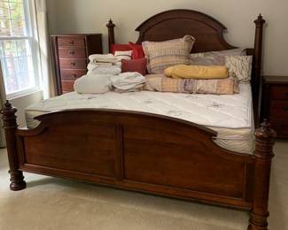 Durham Furniture 5 Pc King Bedroom Set. 