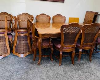 Dining Room table w/ 10 Chairs, two table leaves and table cover