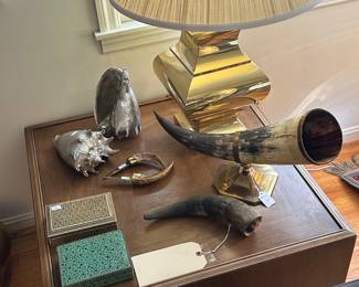 Lots of nice decorative accessories!