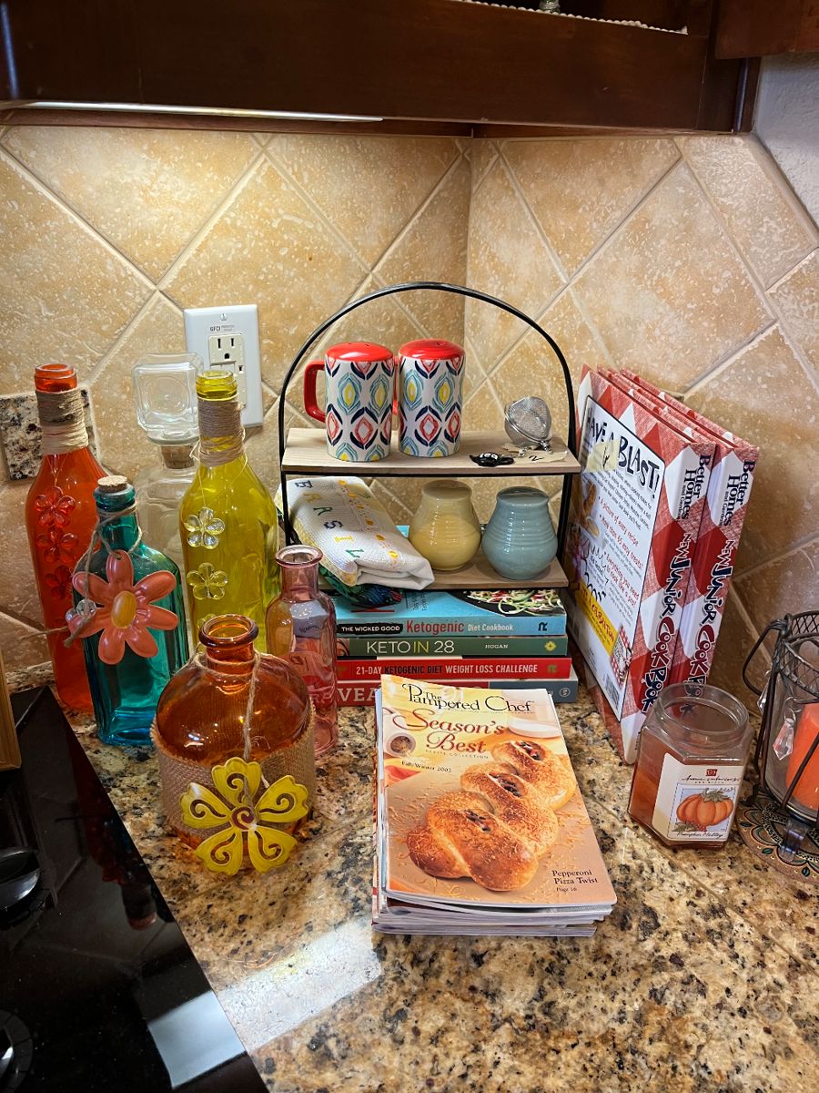 Pampered Chef cookbooks, Cookbooks, Salt & Pepper Shakers