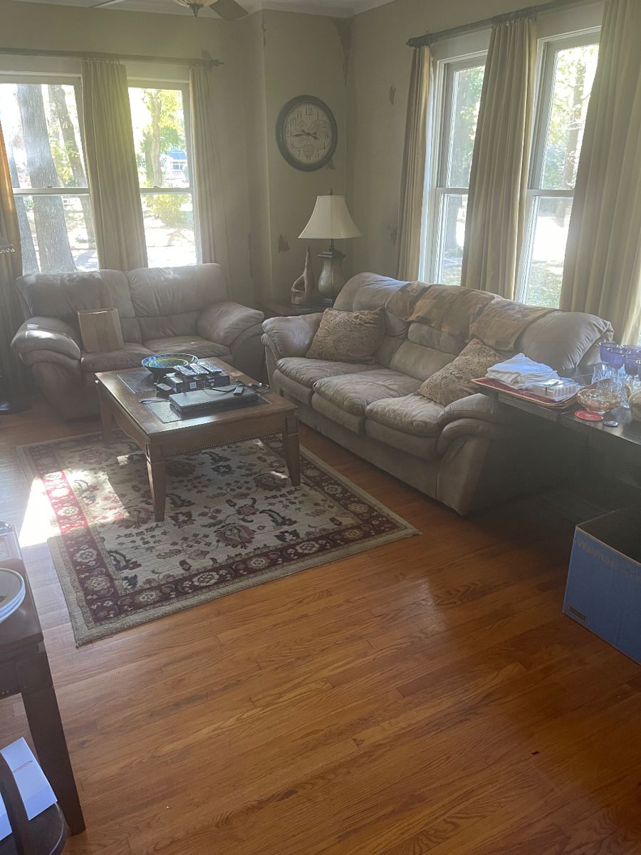 St. James Living Estate Sale in Saint James, MO starts on 10/27/2023