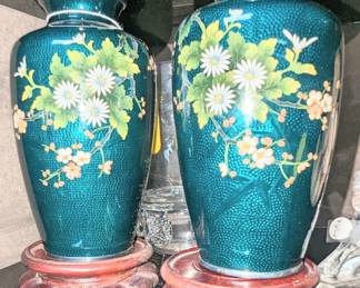 Paid of çloisone. Mums on peacock teal.