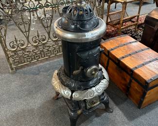 Peninsular(Detroit) Antique Iron Potbelly Stove 