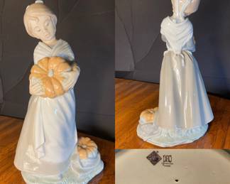 Porcelain Lladro Figurine Gathering Pumpkins Girl with Pumpkin #551