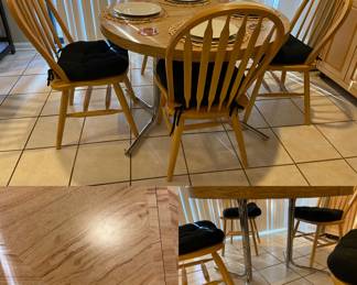 Mid Century Modern Woodgrain Laminate Dining Table Chrome Legs
Set of 4 Solid Wood Natural Color Windsor Back Chairs