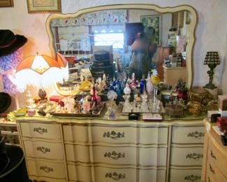 LOVELY TRIPLE DRESS W/ MIRROR