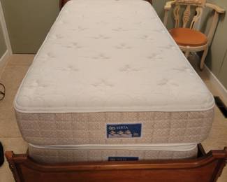 Beautiful  Vintage  Twin Bed. There Are 2   Serta  Twin Mattress  Also For Sale 