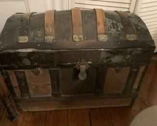 Antique dome top trunk
