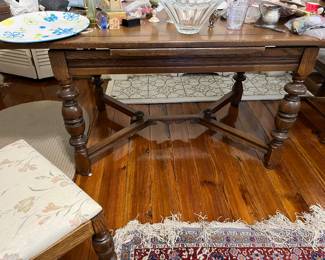 Beautiful vintage draw leaf table and dining chairs
