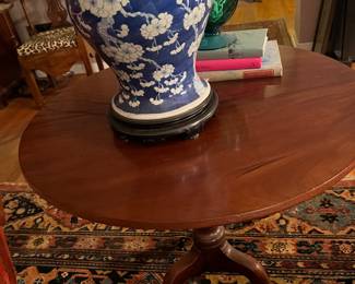 Cherry tilt top 18th century w/ asian lamp