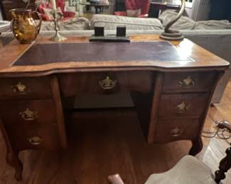 18th Century leather mahogany top knee whole desk