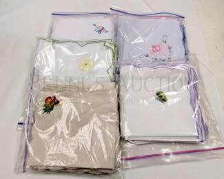 GROUP OF EMBROIDERED NAPKINS 12 WHITE COTTON CLOTH NAPKINS W...