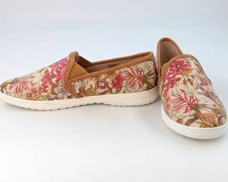 * NEW * - ICON LEATHER LOAFERS FLORAL MOTIF - "JESSIE 488" SIZE -...