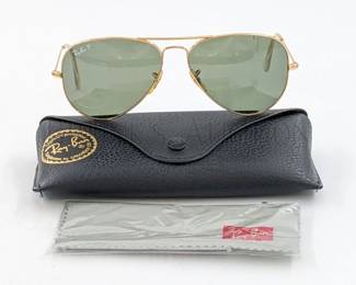 RAY-BAN SUNGLASSES W/ CASE MODEL - AVIATOR * LENS CRACKED...
