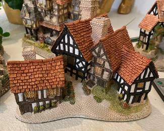 Stratford House by David Winter Cottage