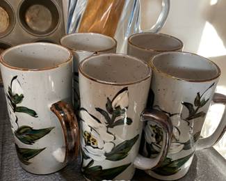 Set of 5 White Rose Design Stoneware Mugs