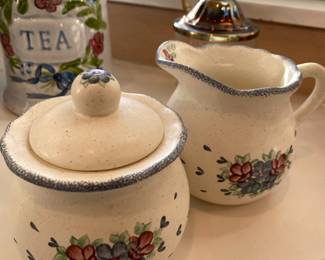 Noel Pie Plate Company Pottery Sugar Bowl and Creamer