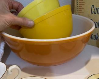 PYREX Daisy Nesting Bowls
