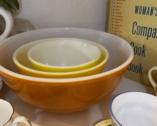 PYREX Daisy Nesting Bowls