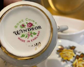 Royal Windsor Teacup & Saucer - Yellow Rose Design
