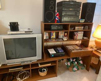 Magnavox Compact 5 Disc Changer - CDC 550, Magnavox  AM/FM Stereo Dual Cassette Radio Receiver Surround Sound with Speakers - AS9517