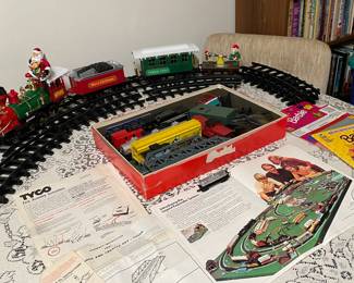 Tyco Train Set - G295, Joyin Christmas Train