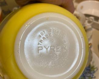 PYREX Daisy Nesting Bowls